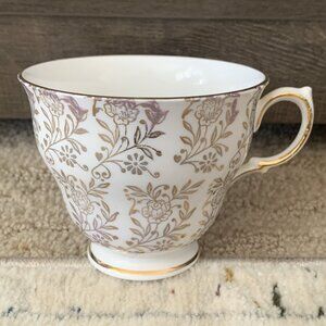 Queen Anne Bone China England Gilded Rise Scalloped Teacup Dainty Beautiful